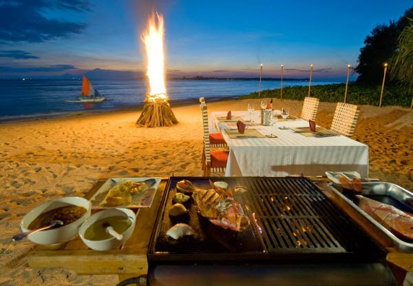 Tiệc BBQ trên bãi biển Cô Tô