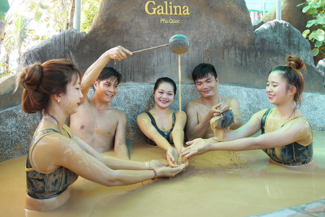 Tắm bùn khoáng ở Galina Phú Quốc
